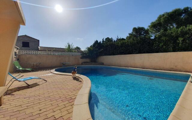 Majestic Holiday Home in Olonzac with Private Pool