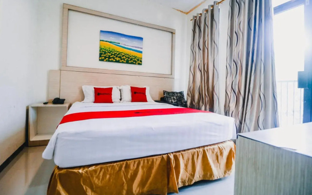 RedDoorz Plus near Sultan Hasanuddin Airport
