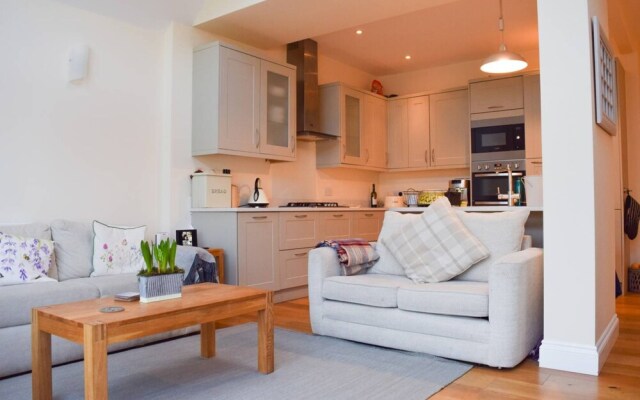 Stunning and Spacious 3 Bedroom House With Garden