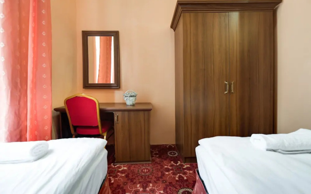 Deluxe Hotel