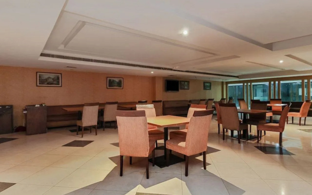 Hotel Lake View by OYO Rooms