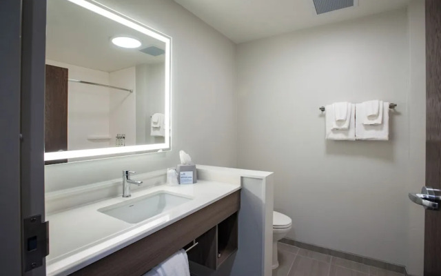 Holiday Inn Express & Suites Pensacola Airport Nor