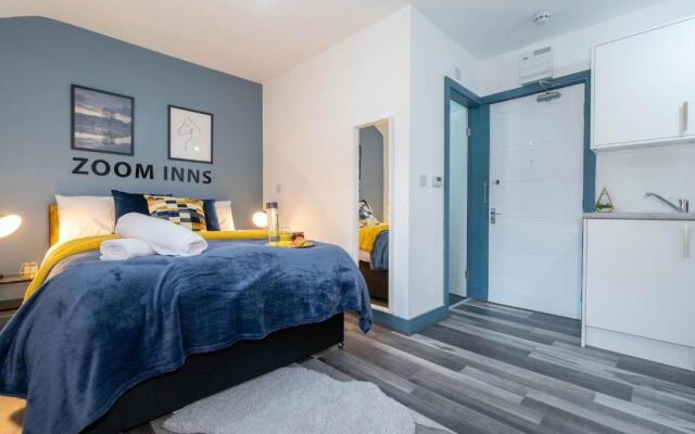 Stylish, spacious studio with Netflix