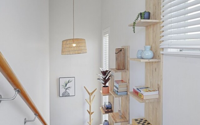 Amazing Home By Beach - Aircon-ed