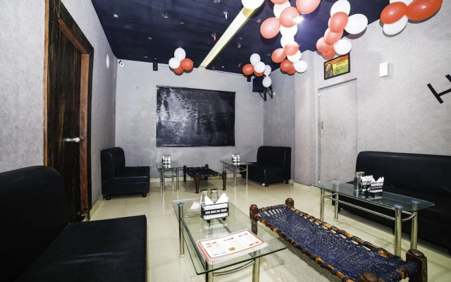 Hotel C P Palace by OYO Rooms