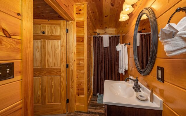 Picture Perfect- Seven Bedroom Cabin