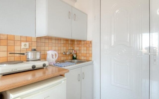 Antomar Apartments and Studios