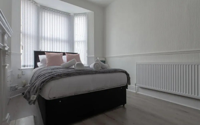 Lux Apartments 4 Bedroom House Sutcliffe