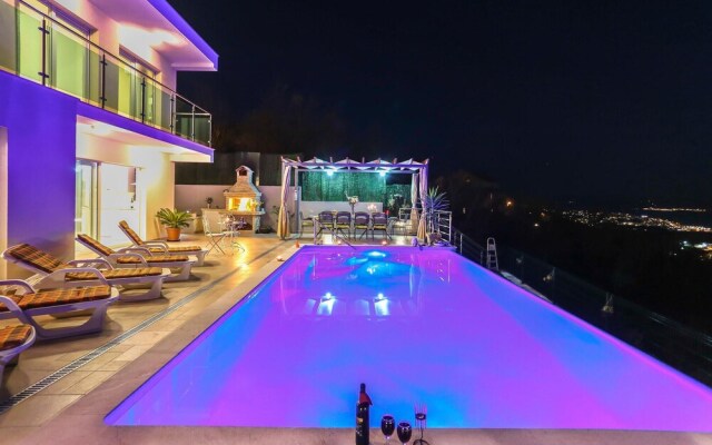 Stunning Home in Kucine With Wifi and 4 Bedrooms