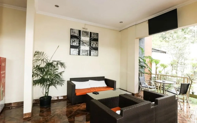 RedDoorz near Terminal Condong Catur 2