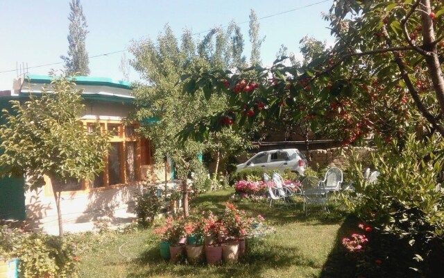 Ilyasin Guest House