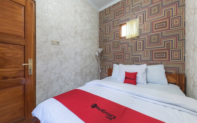 RedDoorz at Villa de ZamZam Ciater(RedDoorz at Villa De ZamZam Ciater)
