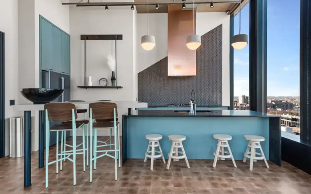 Prime Location 2BR Balcony Restful Night