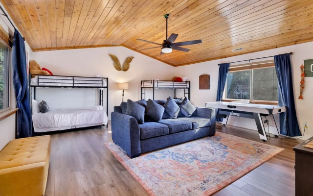 2051- Bearvenidos 4 Bedroom Home by RedAwning