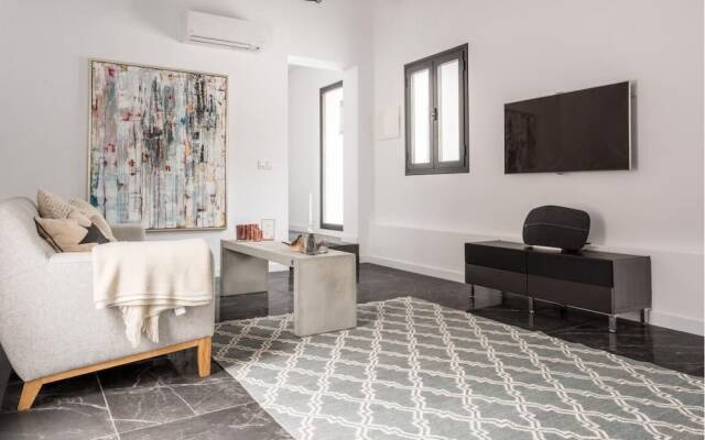 Magnificent And Modern Decorated Villa