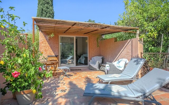 Cozy Holiday Home in Grimaud with Beach Near