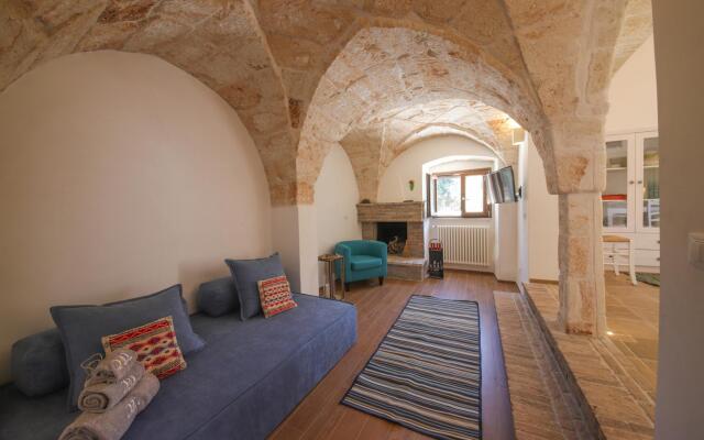 TD Villa Ricchiari Traditional Villa With Designer Pool