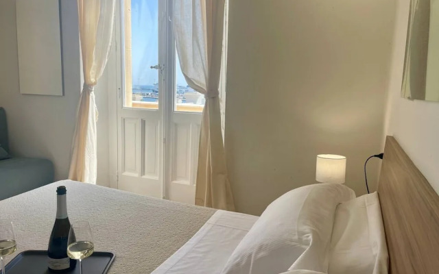 Onlyrooms V - Central & Train Station