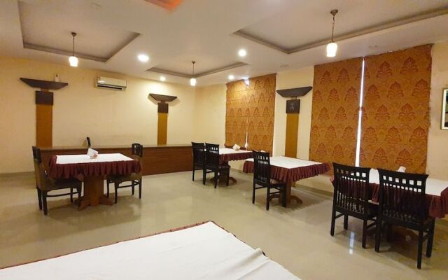Fabhotel Royal Residency