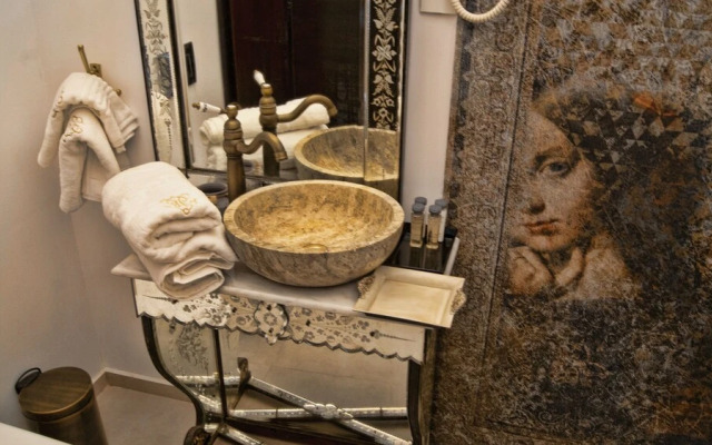 Conacul Coroanei Luxury Boutique Hotel