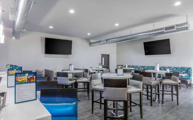 Clarion Inn & Suites DFW North