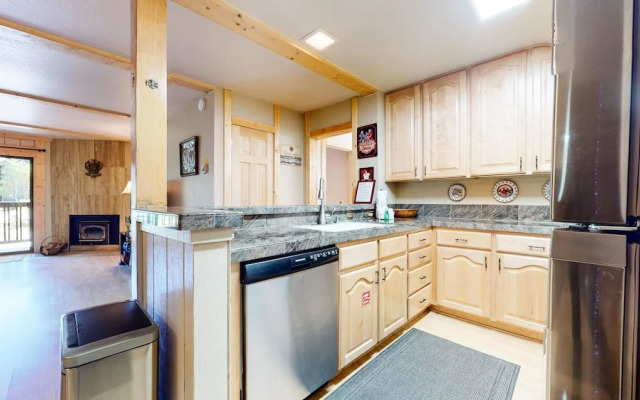 Summit Cozy Condo Getaway!