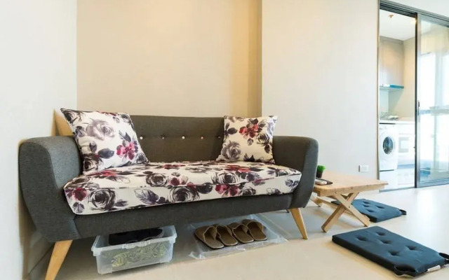 Rhythm Sukhumvit 36-38 by Jummie