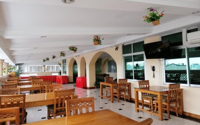Grand Laurel Hotel