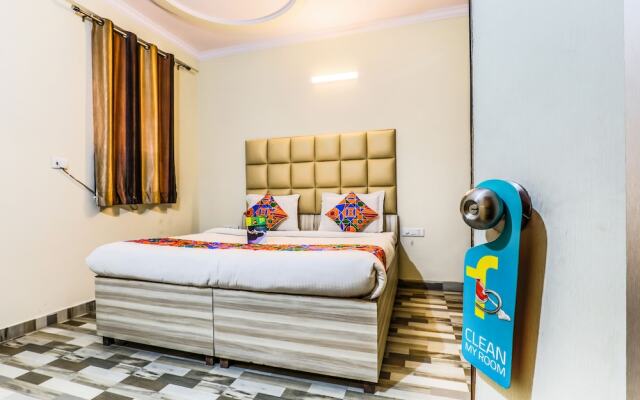 FabHotel Clink
