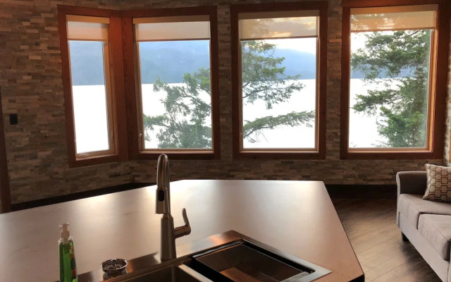 The Lodge on Harrison Lake