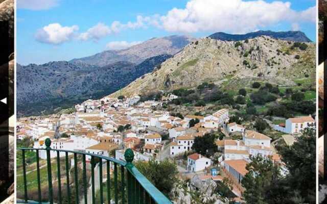 House With 2 Bedrooms In Benaocaz, With Wifi