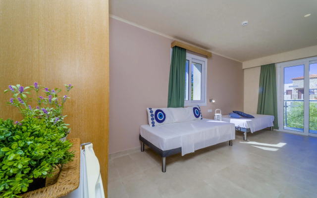 Amaryllis Front Beach Hotel