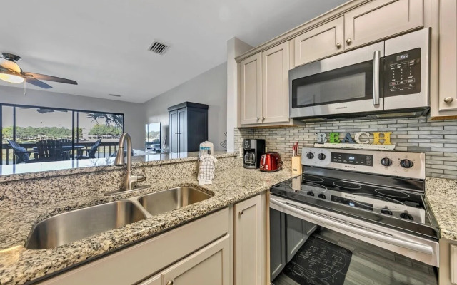 Lakefront 226 3 Bedroom Condo by Redawning