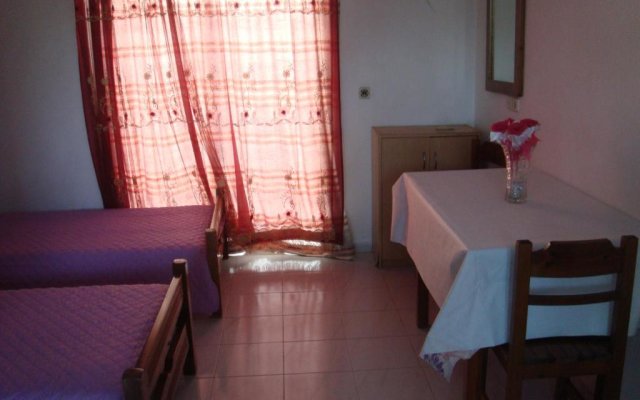 Merryland Studios & Apartments