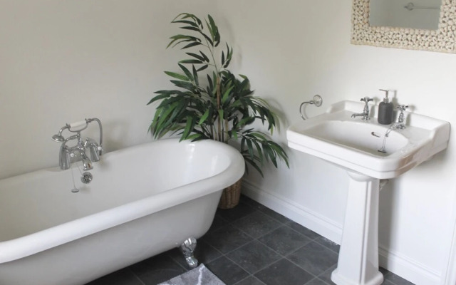 Brackendale Luxury Townhouse, hot Tub,sauna, Games