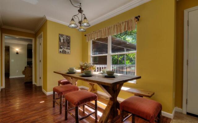 5Bedrooms*4KING BEDS*OUTSTANDING LOCATION*HotTub*