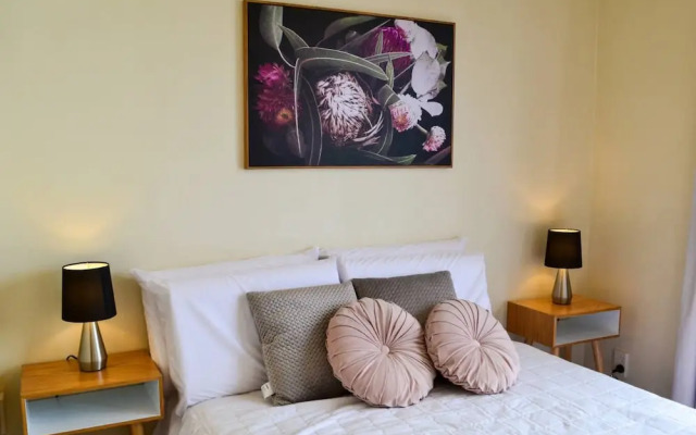 Cozy City Apt Central Location, Parks & More