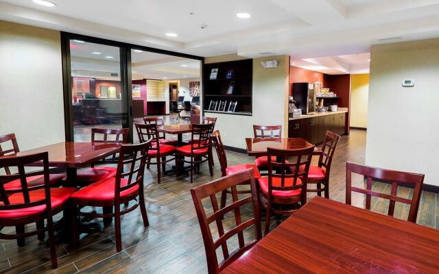 Red Roof Inn PLUS+ & Suites Malone