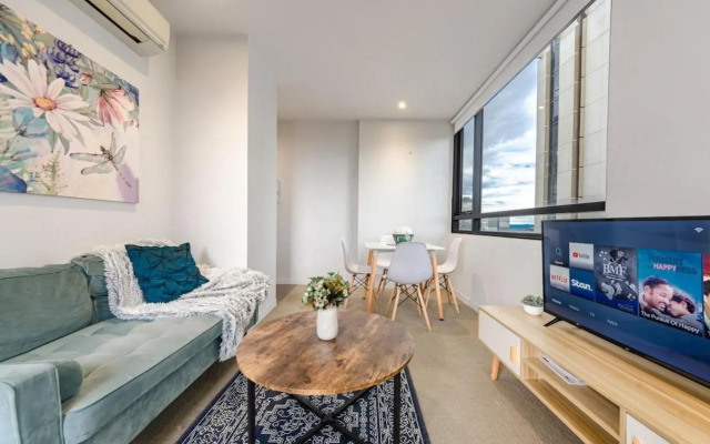 Best view 2BR1BA 40+floor in CBD+ Balcony +wifi