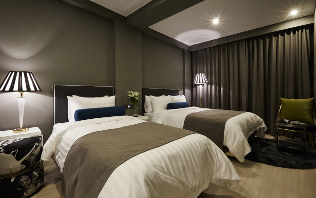 Urban Island Hotel