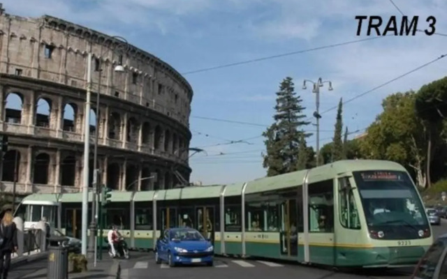 Petite Home In Rome