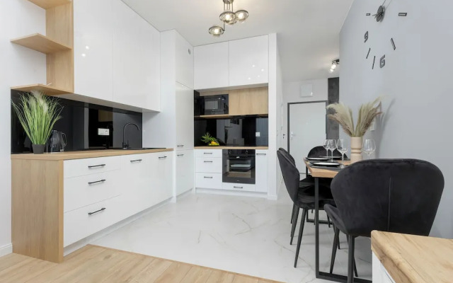 8th Floor Apartment in Warsaw by Renters