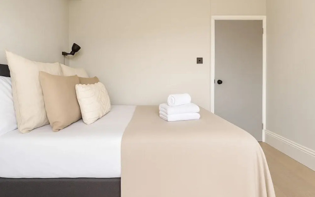 1 Bed Flat near Westfield