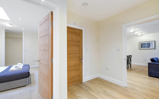 Luxury 3 Bedroom Apartment with Parking