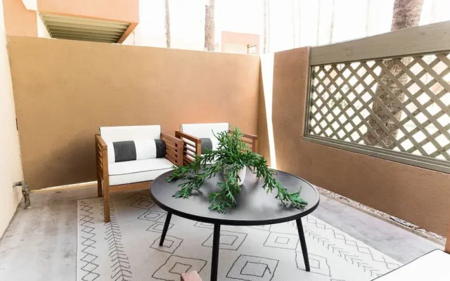 Stylish Old Town 2 Bdrm Ground Floor Condo