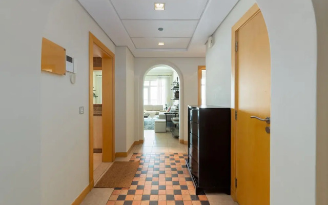 Palm Living 2BR Maid w Pool Beach Access