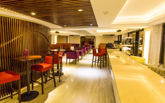 Holiday Beach Hotel Danang