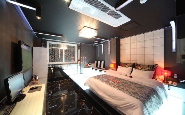 Esia Hotel