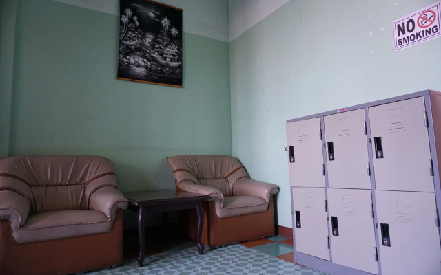 OYO 730 Meedee Hostel