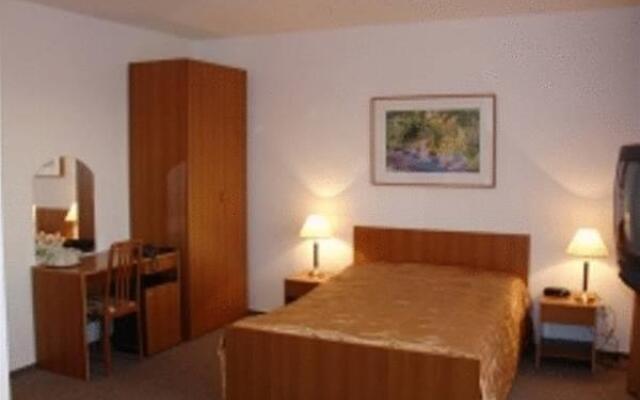 Relax Inn Health & Spa